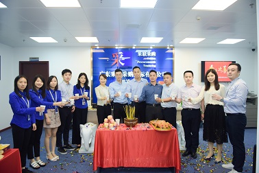 分taptap点点官网乔迁大合照